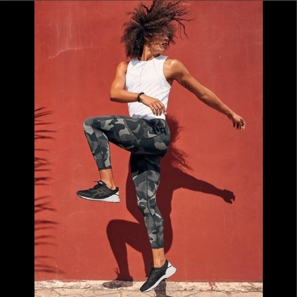 Athleta Camo 7/8 Contender